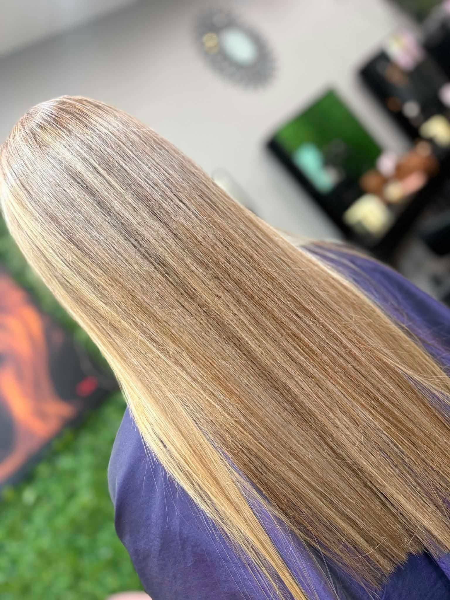 Sleek blonde finish